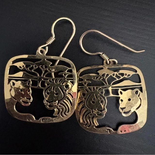 Wild Bryde Lion Brooch, Earrings, Pendant Framed, Pairs & Families - Unofficial Africa Collector's Guide