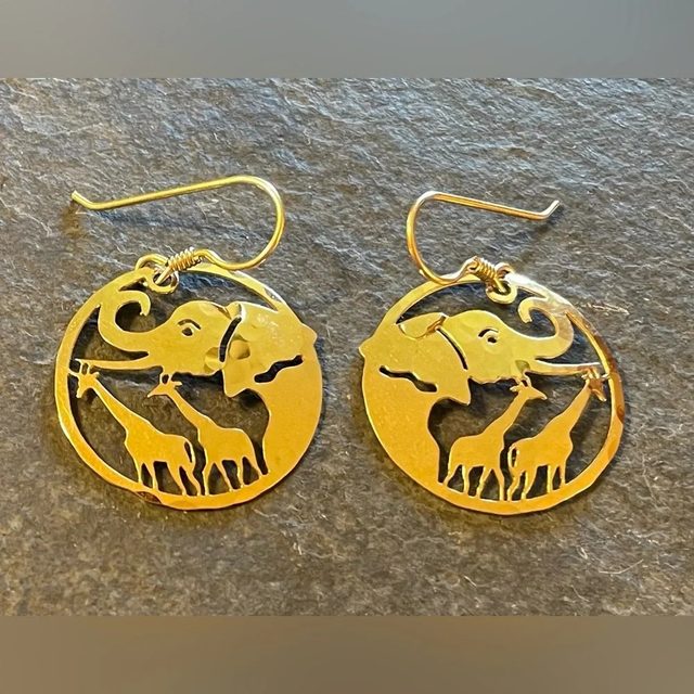 Wild Bryde Elephant & Giraffe Pendant, Earrings Framed, Landscape - Unofficial Africa Collector's Guide