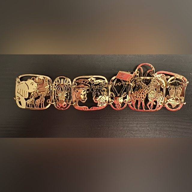 Wild Bryde Elephant & Giraffe & Zebra & Lion & Rhino & Antelope & Monkey Bracelet Framed, Full Body, Pairs & Families - Unofficial Africa Collector's Guide